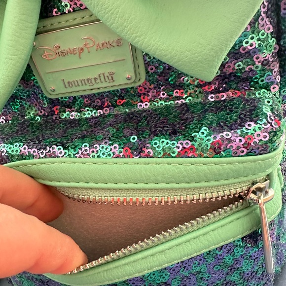 Disney loungefly backpack - Picture 4 of 7